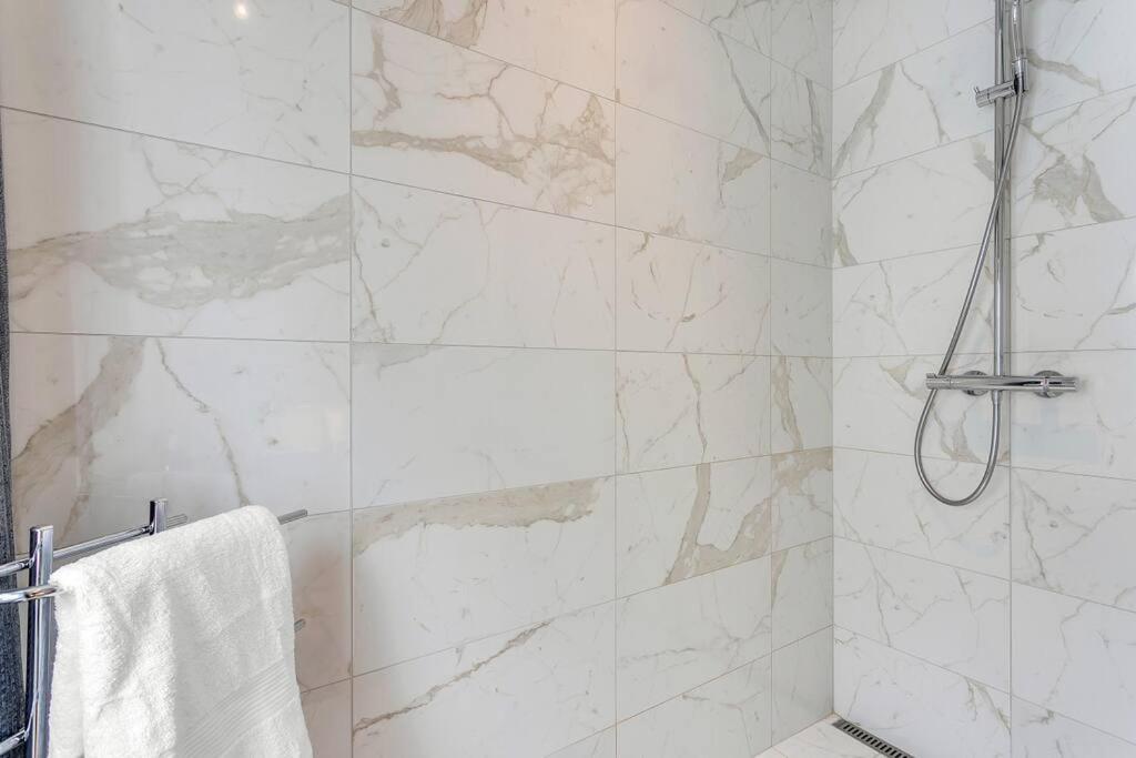 Luxury Penthous - 3 Bedroom - 2 Bath - Freeparking - Downtown Reykjavík Exteriör bild