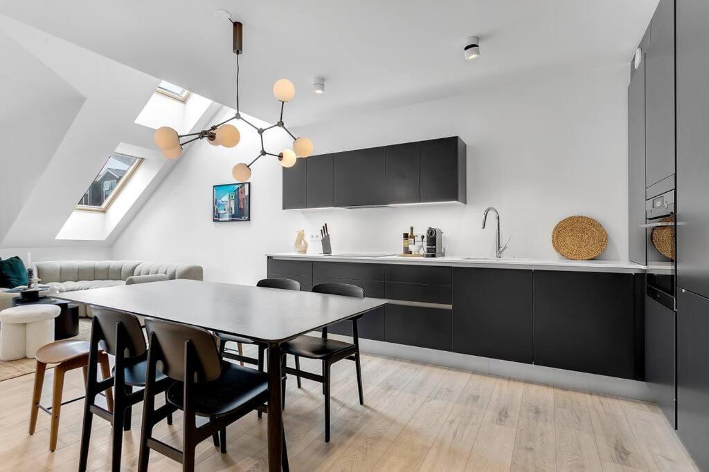 Luxury Penthous - 3 Bedroom - 2 Bath - Freeparking - Downtown Reykjavík Exteriör bild